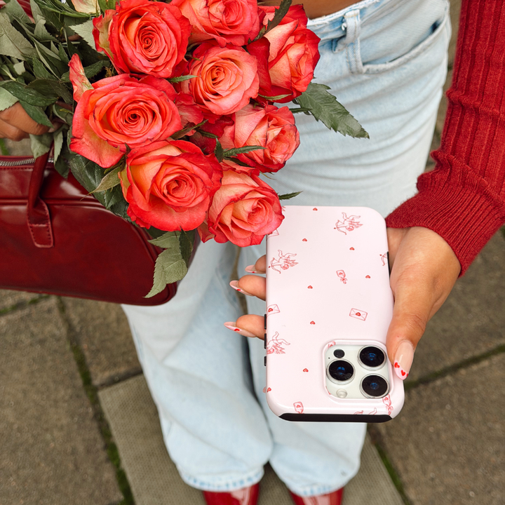 girlholdingphonecase