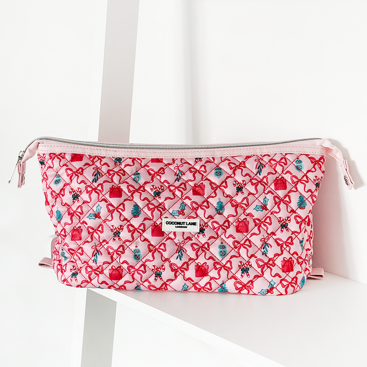 Expandable Makeup Bag - Quilted Christmas Kisses