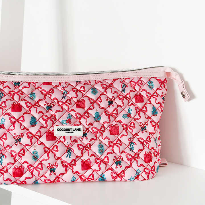 Expandable Makeup Bag - Quilted Christmas Kisses