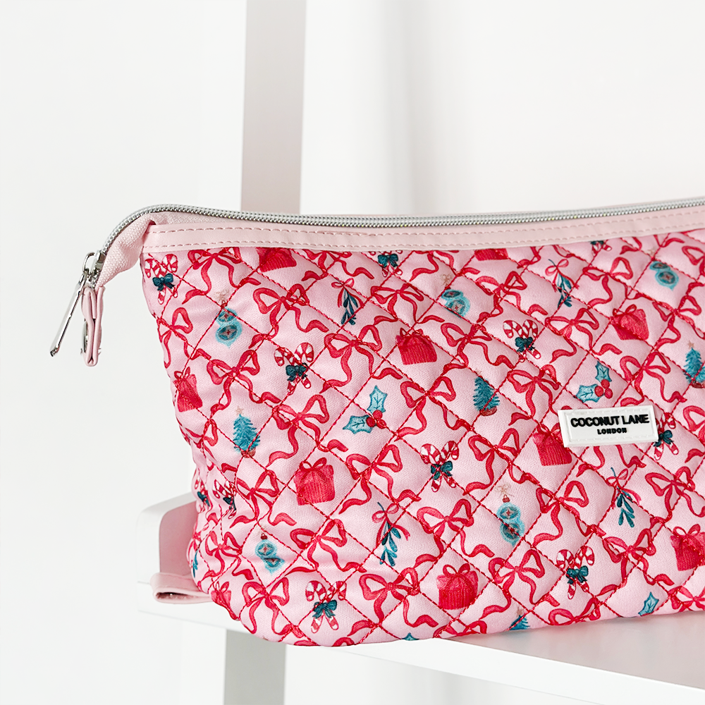 Expandable Makeup Bag - Quilted Christmas Kisses