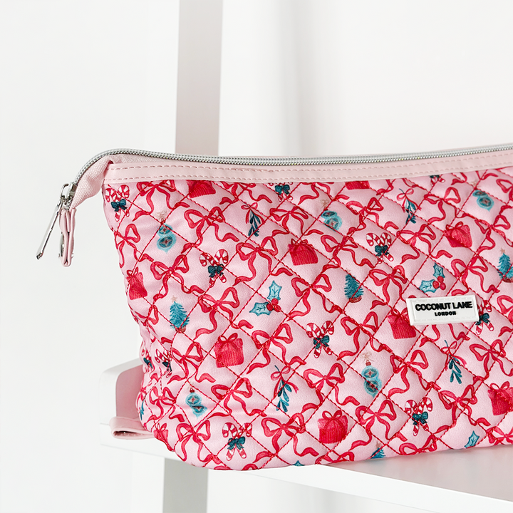 Expandable Makeup Bag - Quilted Christmas Kisses