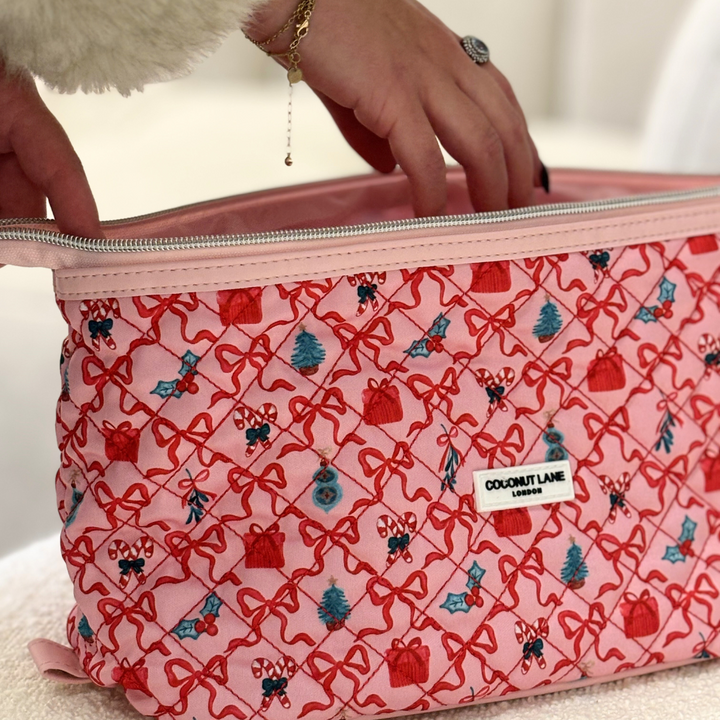 Expandable Makeup Bag - Quilted Christmas Kisses