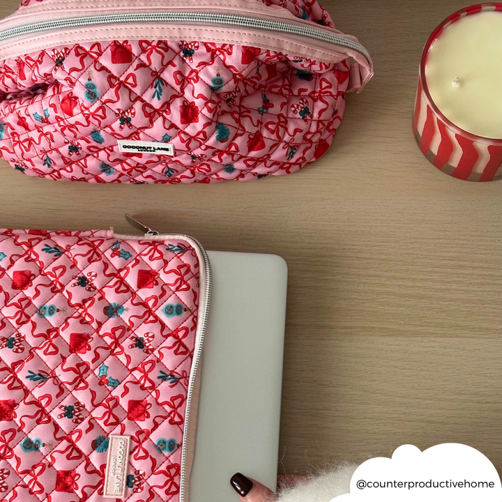 Expandable Makeup Bag - Quilted Christmas Kisses