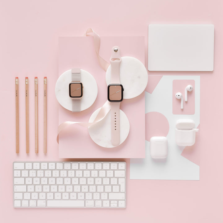 Light-Pink-Silicone-and-Magnetic-Chain-Apple-Watch-Strap-Set