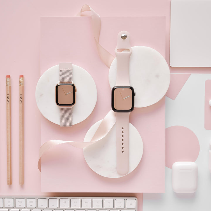 Light-Pink-Silicone-and-Magnetic-Chain-Apple-Watch-Strap-Set